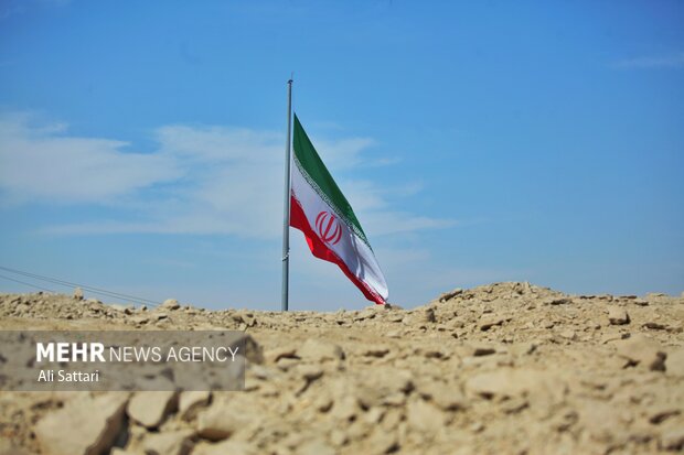 ایران با ایمان و مجاهدت فرزندانش ایستاده است، نه با تعارفات سیاسی