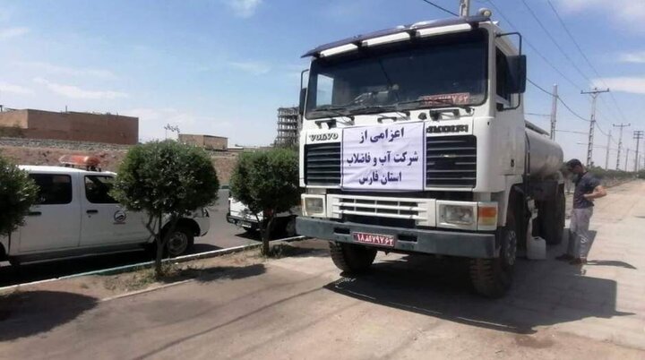 اعزام ۴ دستگاه تانکر آبرسان به استان یزد