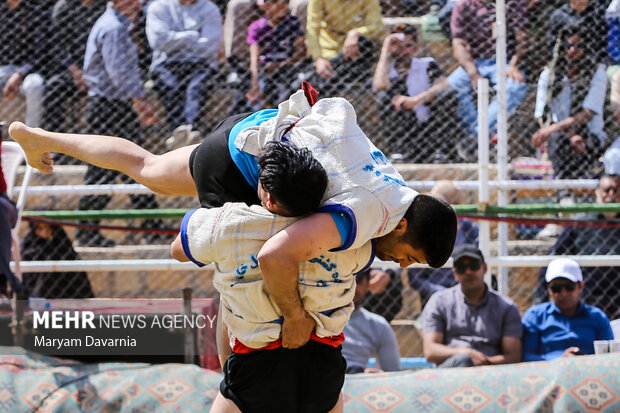 مسابقات کشتی با چوخه در اسفراین مسابقات کشتی با چوخه در اسفراین