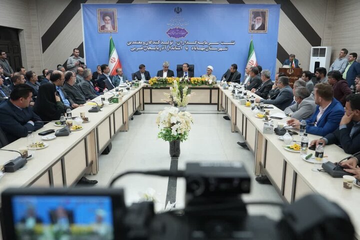 راه برون از مشکلات کشور عمل به شعار سال رهبر انقلاب است