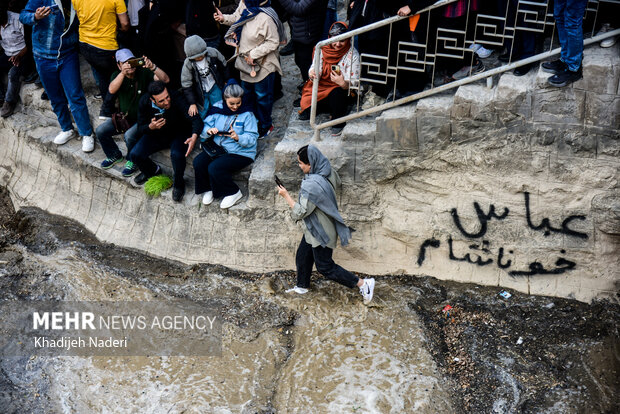 جاری شدن موقت آب زاینده رود