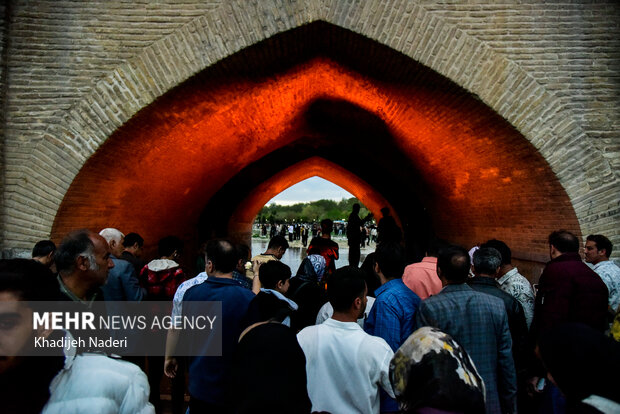 جاری شدن موقت آب زاینده رود