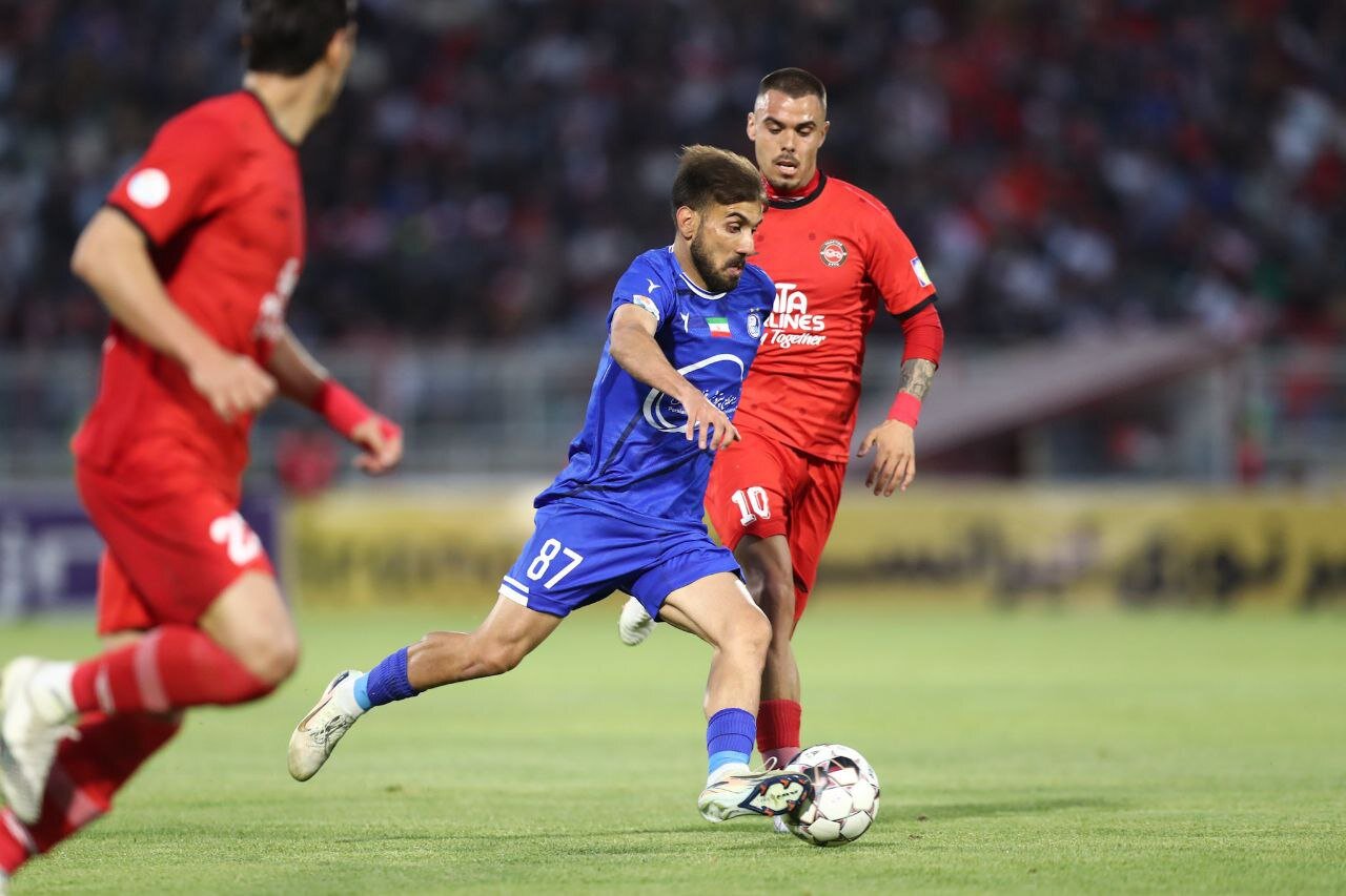 تراکتور برای قهرمانی از روی استقلال هم رد شد؛ شب باشکوه تبریز شیرین شد