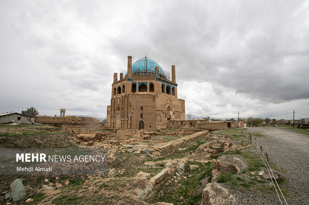 ساخت و سازهای غیرمجاز در حریم گنبد سلطانیه؛ جلوی تخلف گرفته شد