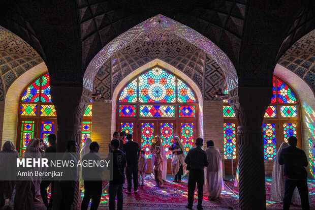 مسجد نصیرالملک تلاقی رنگ و نور در قلب شیراز مسجد نصیرالملک تلاقی رنگ و نور در قلب شیراز
