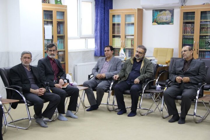 فرهنگ بستر همه مسائل است؛ باید درِ ادارات را به روی جوانان باز کرد