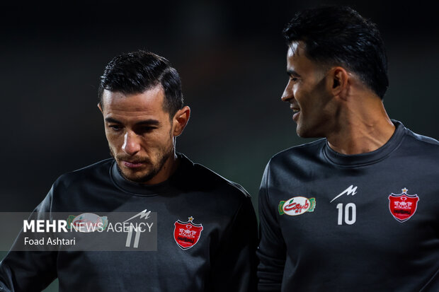 دیدار فوتبال تیم های پرسپولیس و استقلال خوزستان