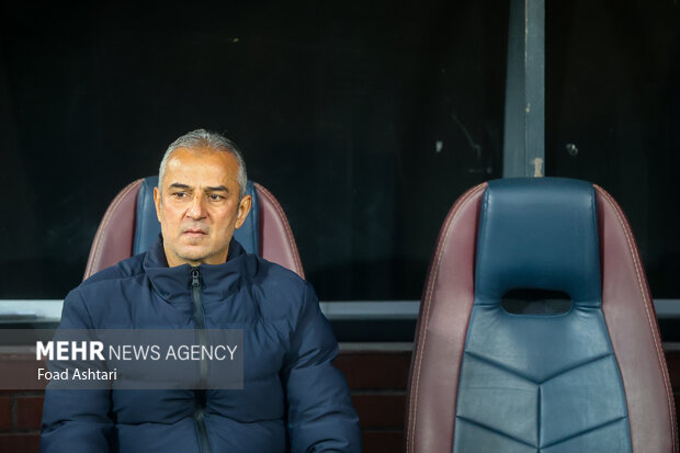 دیدار فوتبال تیم های پرسپولیس و استقلال خوزستان