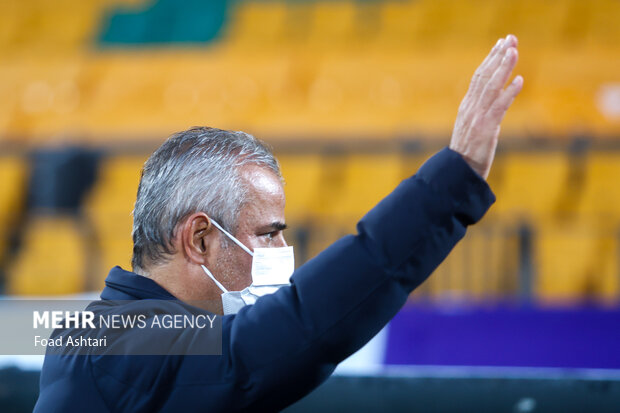 دیدار فوتبال تیم های پرسپولیس و استقلال خوزستان