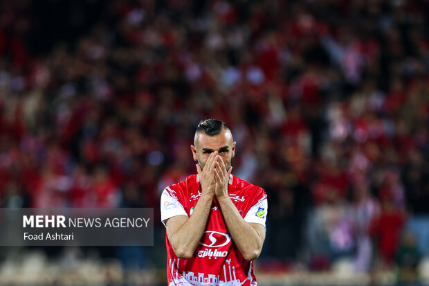 دیدار فوتبال تیم های پرسپولیس و استقلال خوزستان
