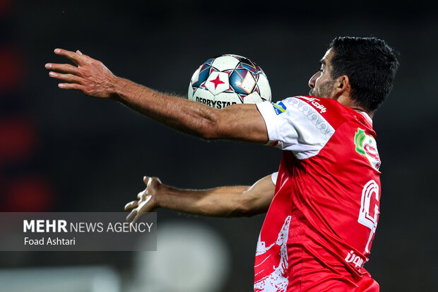 دیدار فوتبال تیم های پرسپولیس و استقلال خوزستان