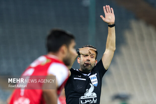 دیدار فوتبال تیم های پرسپولیس و استقلال خوزستان