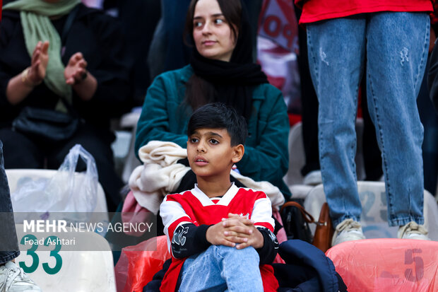 دیدار فوتبال تیم های پرسپولیس و استقلال خوزستان