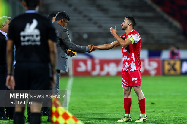 دیدار فوتبال تیم های پرسپولیس و استقلال خوزستان