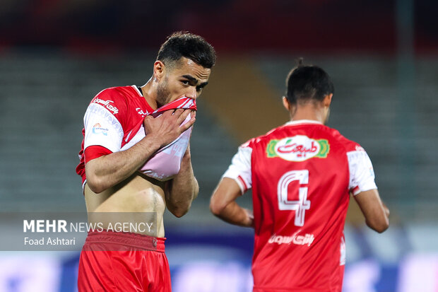 دیدار فوتبال تیم های پرسپولیس و استقلال خوزستان