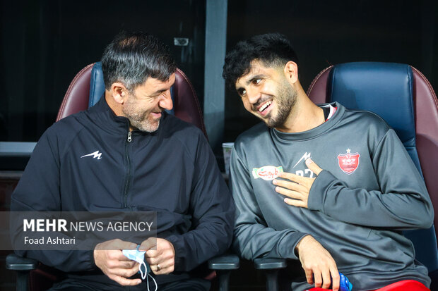 دیدار فوتبال تیم های پرسپولیس و استقلال خوزستان