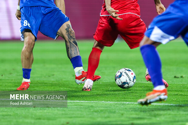 دیدار فوتبال تیم های پرسپولیس و استقلال خوزستان