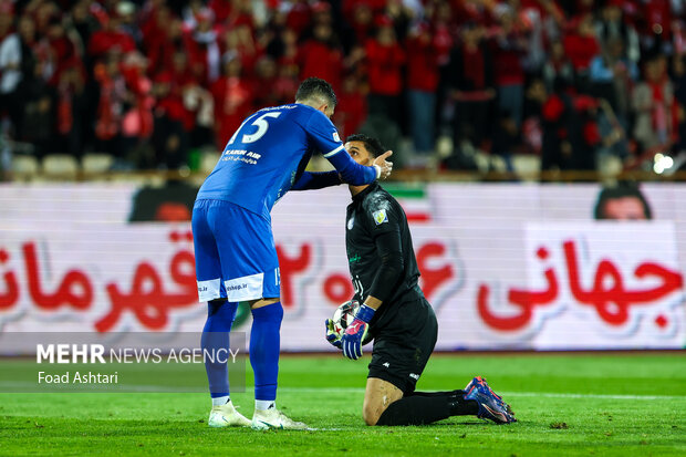 دیدار فوتبال تیم های پرسپولیس و استقلال خوزستان