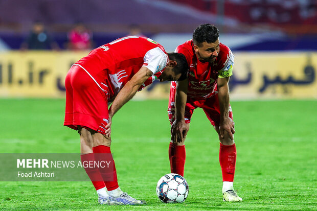 دیدار فوتبال تیم های پرسپولیس و استقلال خوزستان