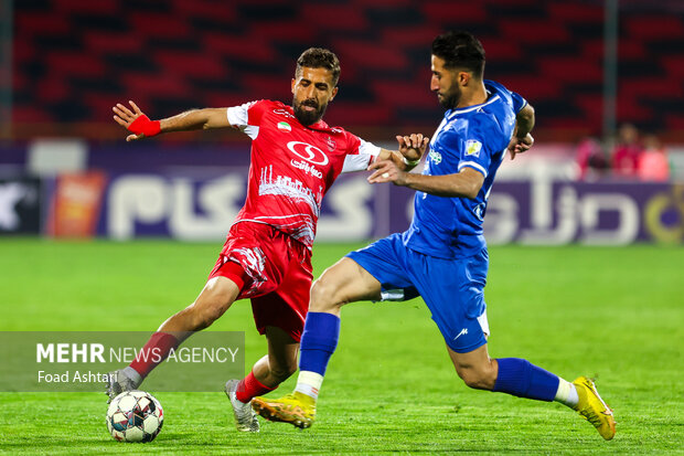 دیدار فوتبال تیم های پرسپولیس و استقلال خوزستان