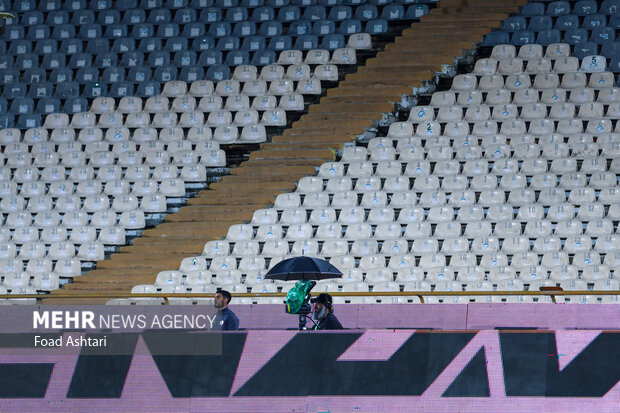 دیدار فوتبال تیم های پرسپولیس و استقلال خوزستان
