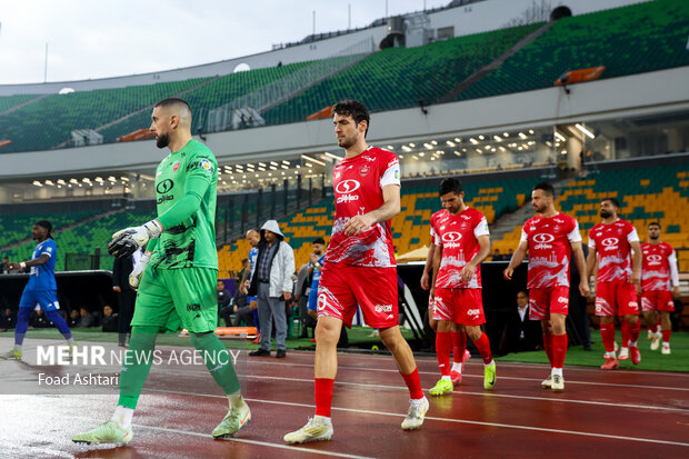 دیدار فوتبال تیم های پرسپولیس و استقلال خوزستان