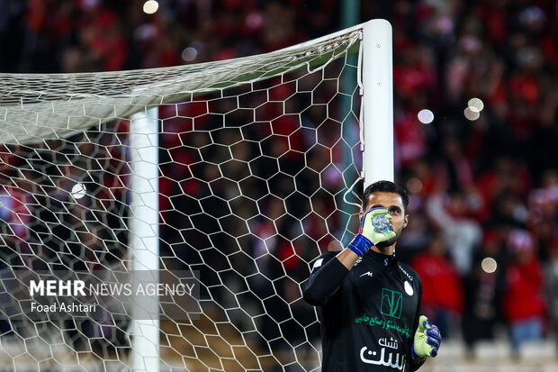 دیدار فوتبال تیم های پرسپولیس و استقلال خوزستان