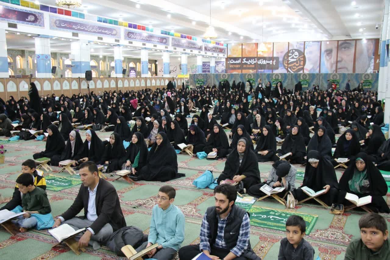 ایجاد حرکت عمومی قرآنی در جلسات خانگی قرآن