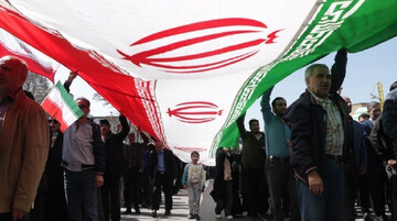 Iran activists pledge all-out resistance against US aggresion