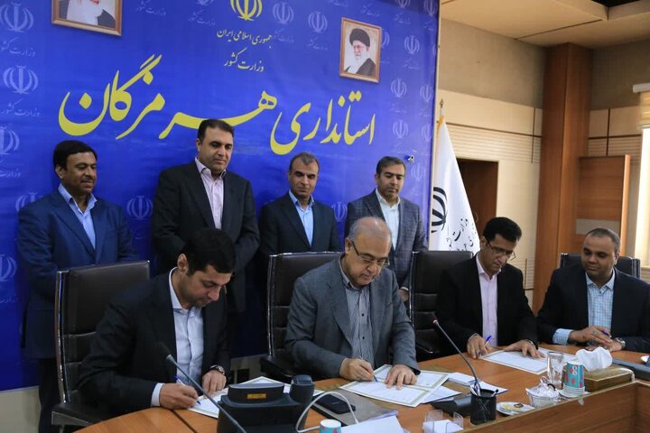 تفاهمنامه ساخت ۱۰ مدرسه جدید در هرمزگان امضا شد
