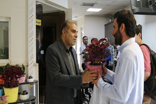 استقبال از دانشجویان خوابگاهی دانشگاه علامه با بیش از ۲ هزار گلدان