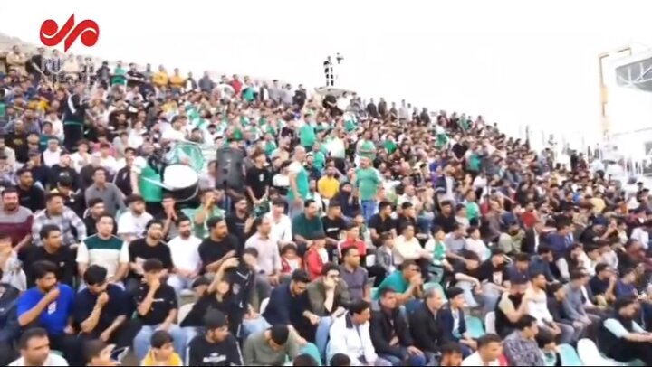 حاشیه دیدار خیبر- پرسپولیس؛ بانوان هوادار پشت در ورزشگاه ماندند حاشیه دیدار خیبر- پرسپولیس؛ بانوان هوادار پشت در ورزشگاه ماندند