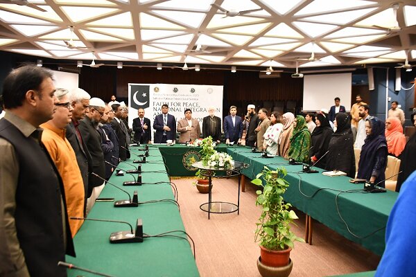 بدون زبان فارسی، زبان اردو تکمیل نمیشود