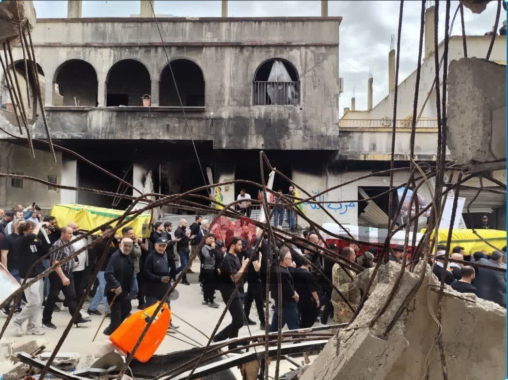 تشییع پیکرهای ۴۶ شهید در جنوب لبنان+ عکس