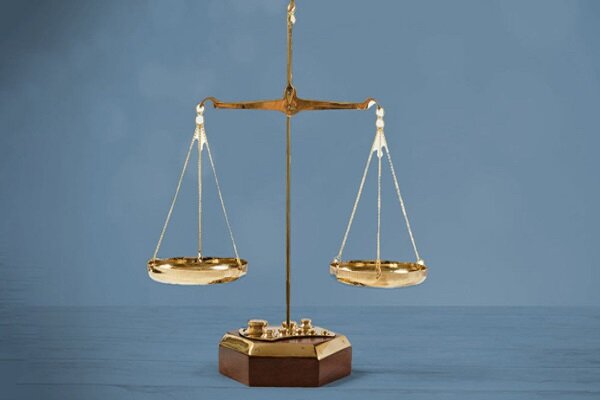 وکیل پایه یک دادگستری کیست؟