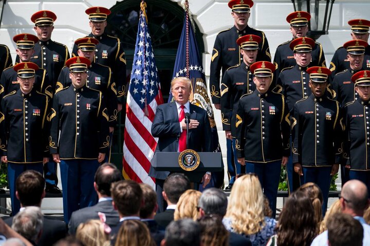 ترامپ ۷۹ سالگی خود را با رژه پرزرق و برق ارتش آمریکا جشن میگیرد!