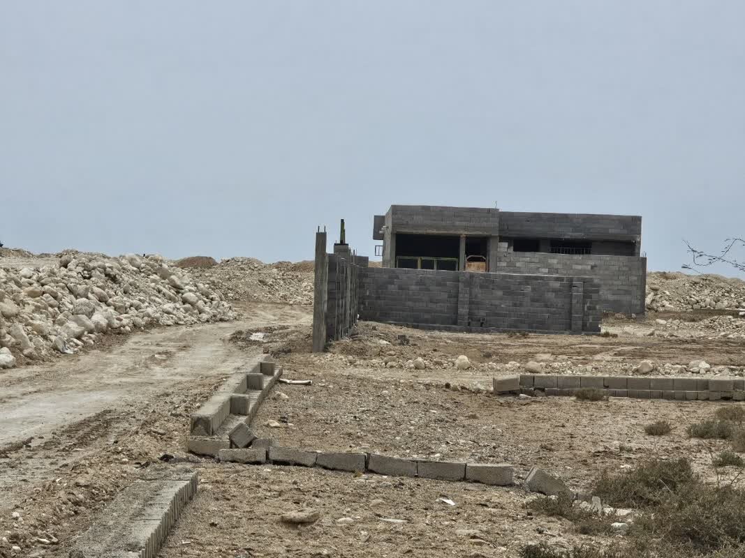 خطر در کمین است؛ اجرای طرح نهضت ملی مسکن بردستان در مسیر سیلاب