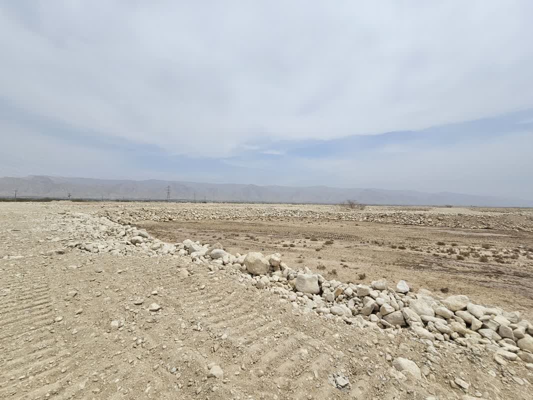 خطر در کمین است؛ اجرای طرح نهضت ملی مسکن بردستان در مسیر سیلاب