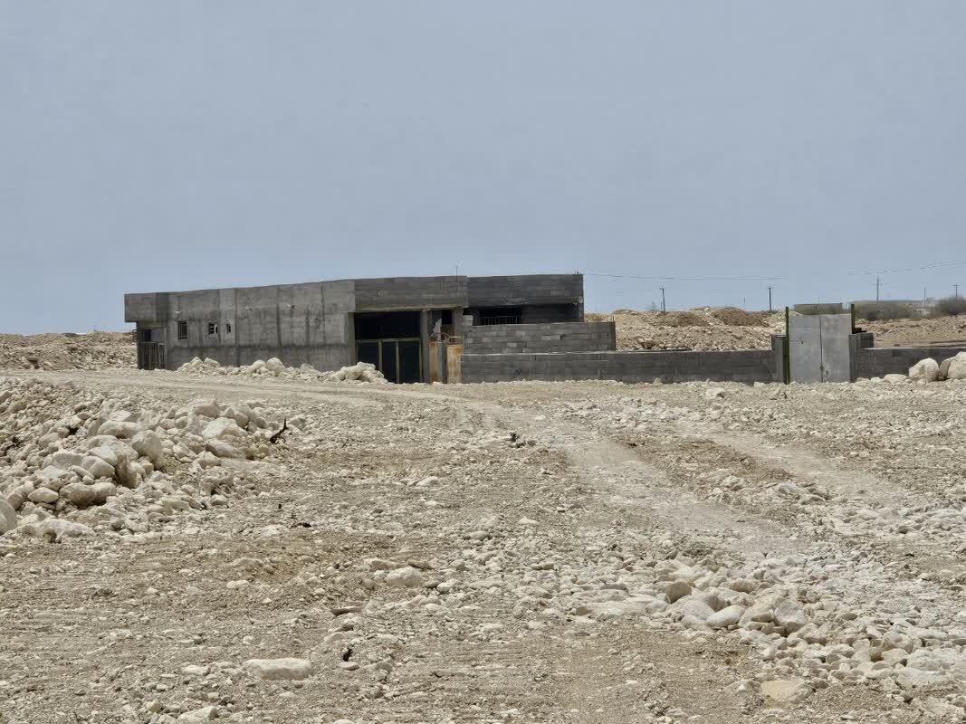 خطر در کمین است؛ اجرای طرح نهضت ملی مسکن بردستان در مسیر سیلاب