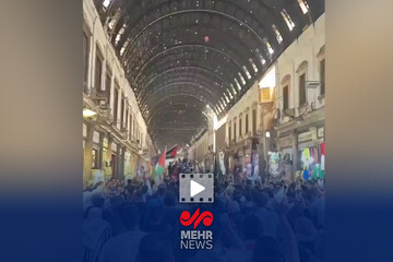 تظاهرات سوری‌ها در بازار حمیدیه دمشق
