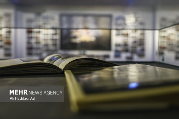 تمرکز جایزه عکس سوره بر مشکلات نسل زد؛ اسکن نگاتیوهایی که کپک داشتند! تمرکز جایزه عکس سوره بر مشکلات نسل زد؛ اسکن نگاتیوهایی که کپک داشتند!