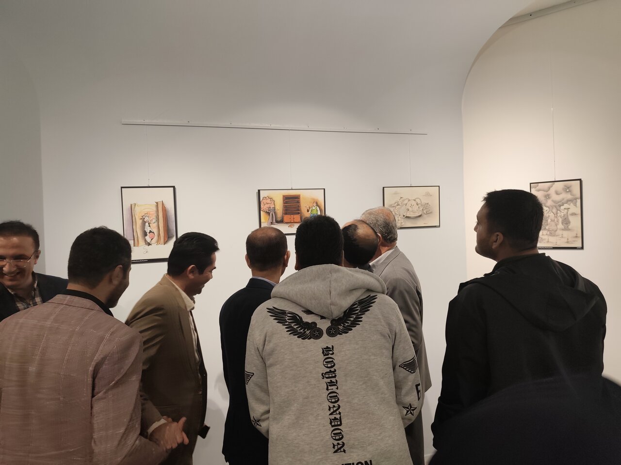 نمایشگاه گروهی کاریکاتور در سنندج افتتاح شد