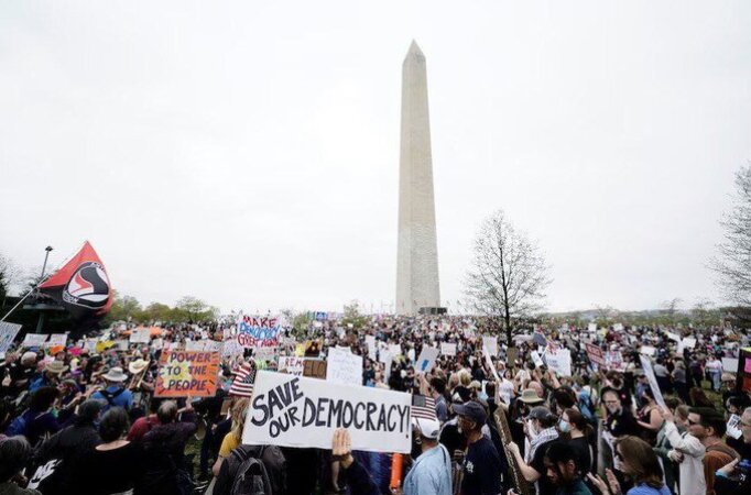«نه»غرب به رویکرد تهاجمی ترامپ؛ معترضان در دوسوی آتلانتیک چه میگویند؟