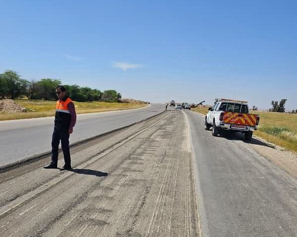 عملیات اجرایی روکش آسفالت محور بزرگراهی گناوه- برازجان آغاز شد