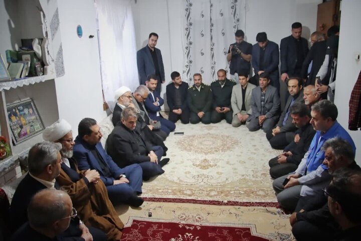 وزیر صمت از خانوادههای جان باختگان معدن دامغان دلجویی کرد