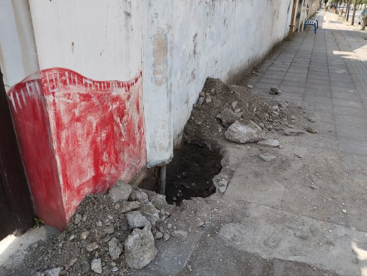 آبرسانی با شیلنگ به تنها مدرسه دولتی نوشهر؛ مشکل قطعی آب حل نشد!