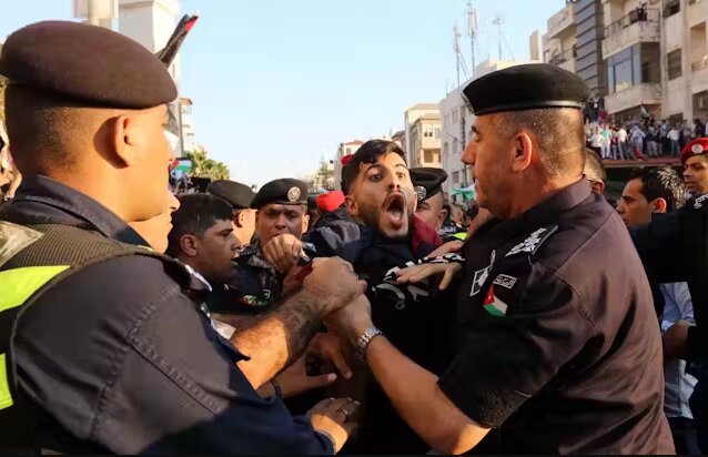 VIDEO: Jordanian police forces suppress pro-Palestine rallies VIDEO: Jordanian police forces suppress pro-Palestine rallies