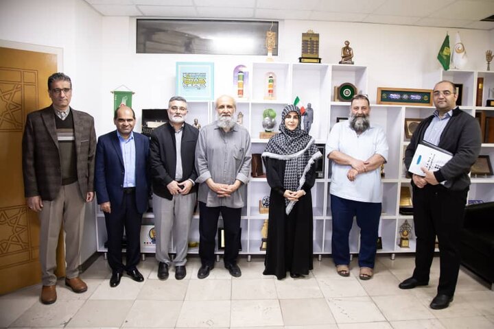 دیدار معاون هنری وزیر ارشاد با چهره مطرح هنر انقلاب