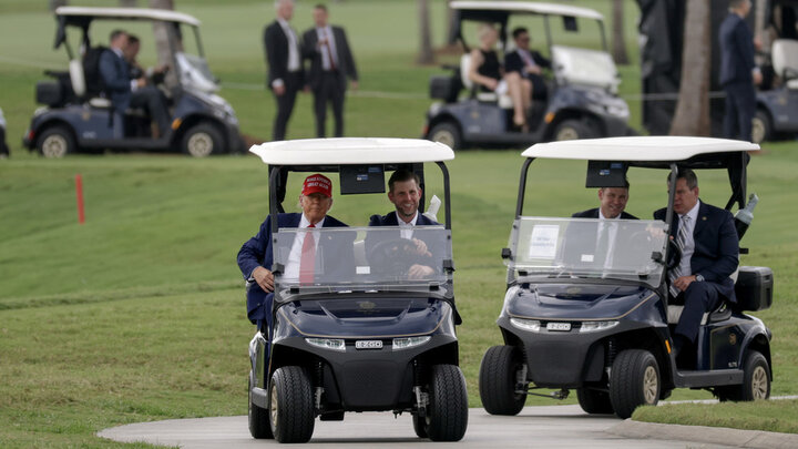 خودزنیِ تعرفهایِ ترامپ؛ ثروت خالص رئیس جمهور نیم میلیارد دلار کم شد!