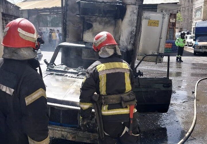 مهار حریق خودروی نیسان در رشت؛ راننده آسیب ندید